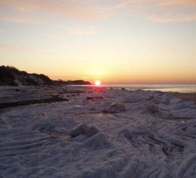 Sonnenuntergang bei Schnee und Eis Ostsee